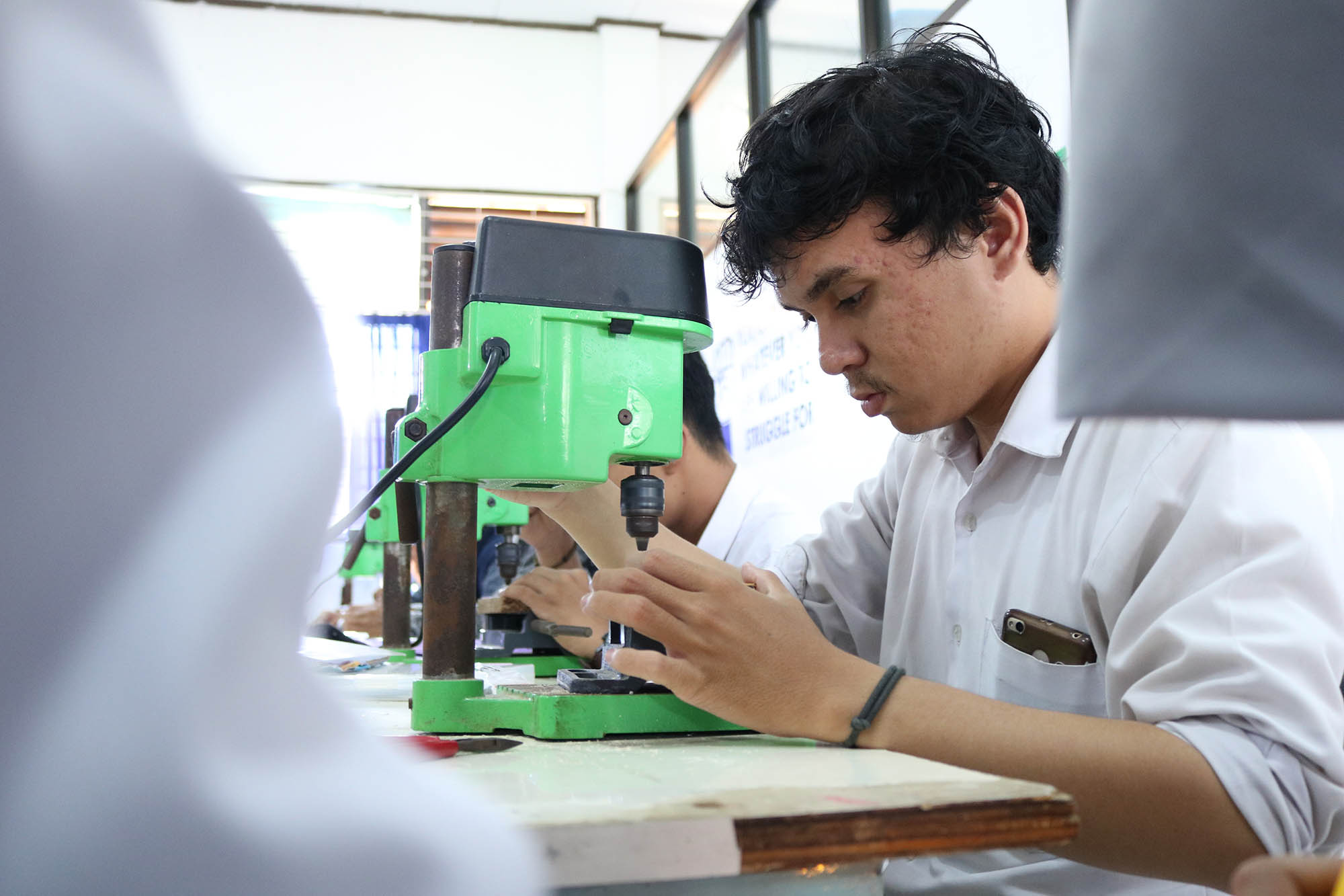 Rangkaian Transitor dan Analog