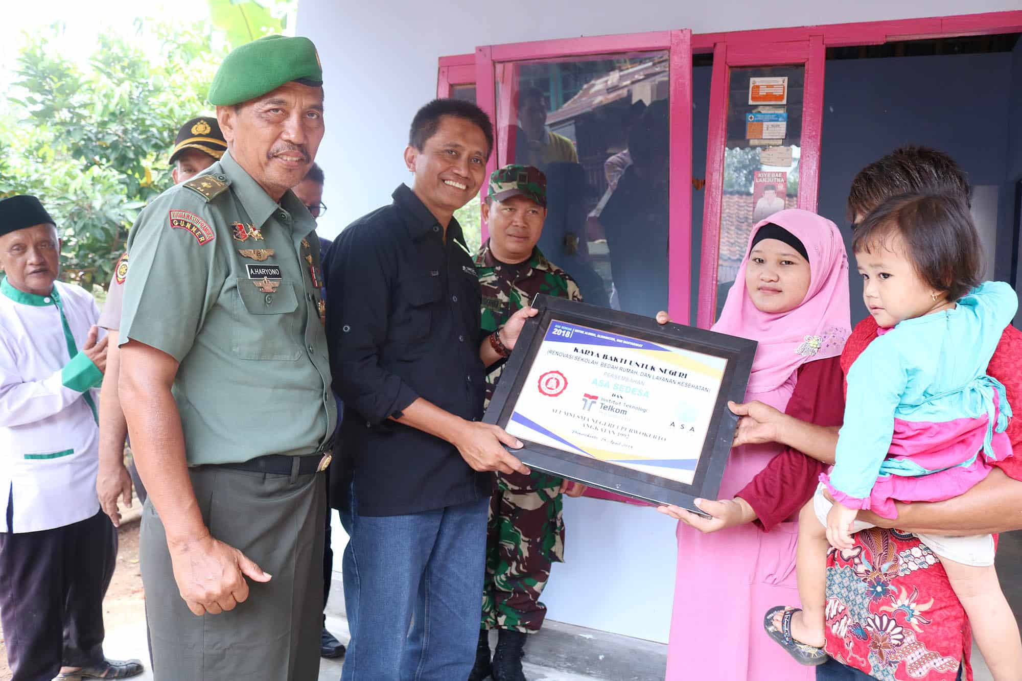 Bedah Rumah dan Pengobatan Gratis