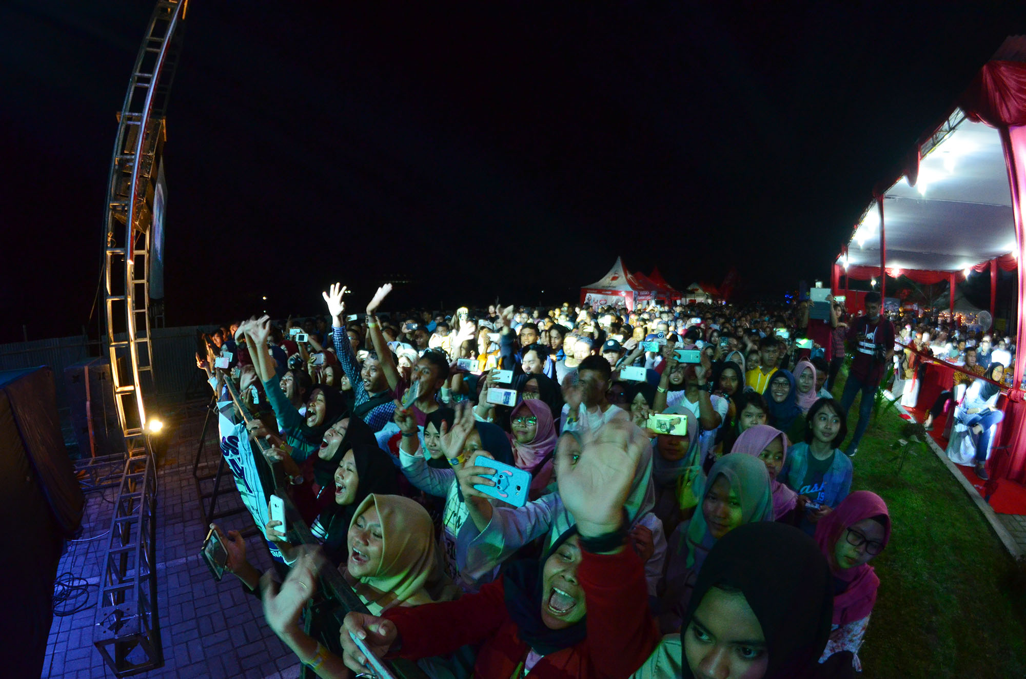 Konser Make IT Possible