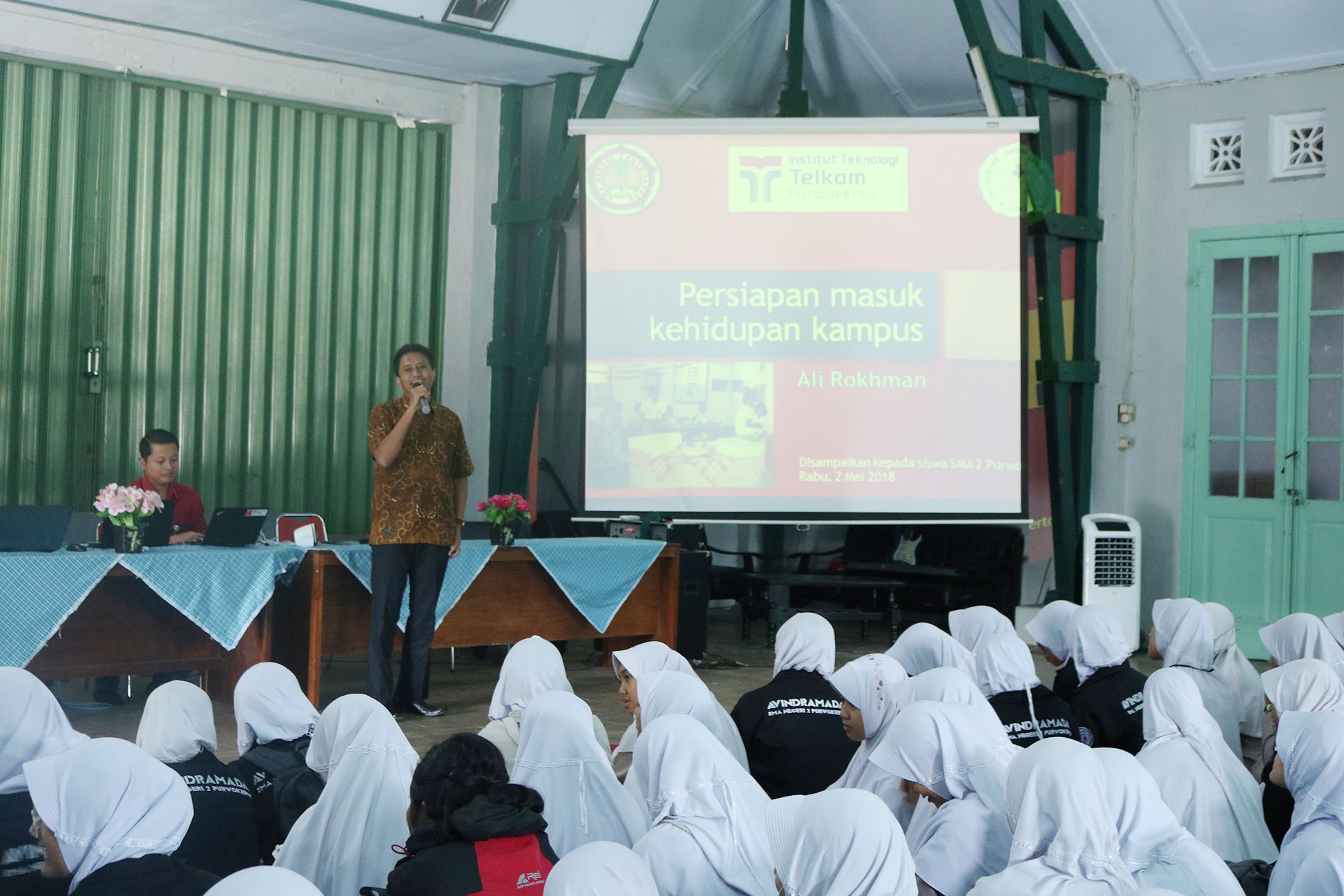 Kunjungan Rektor ke Smada