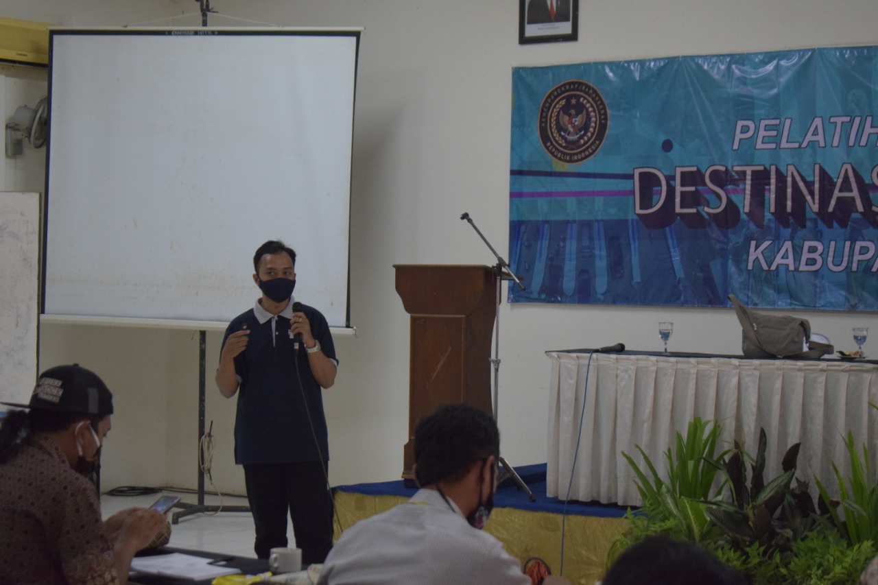 Dosen ITTP Berikan Pelatihan Literasi Digital | Universitas Telkom ...