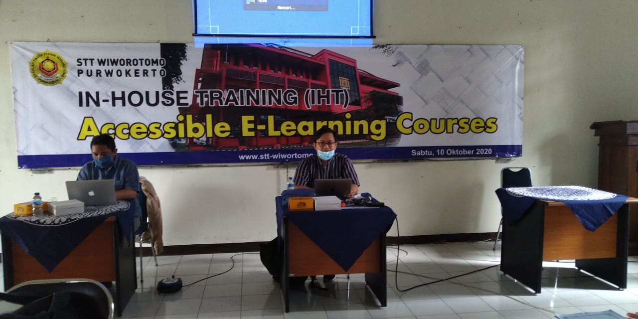 Dosen ITTP Berikan Pelatihan LMS | Universitas Telkom Purwokerto