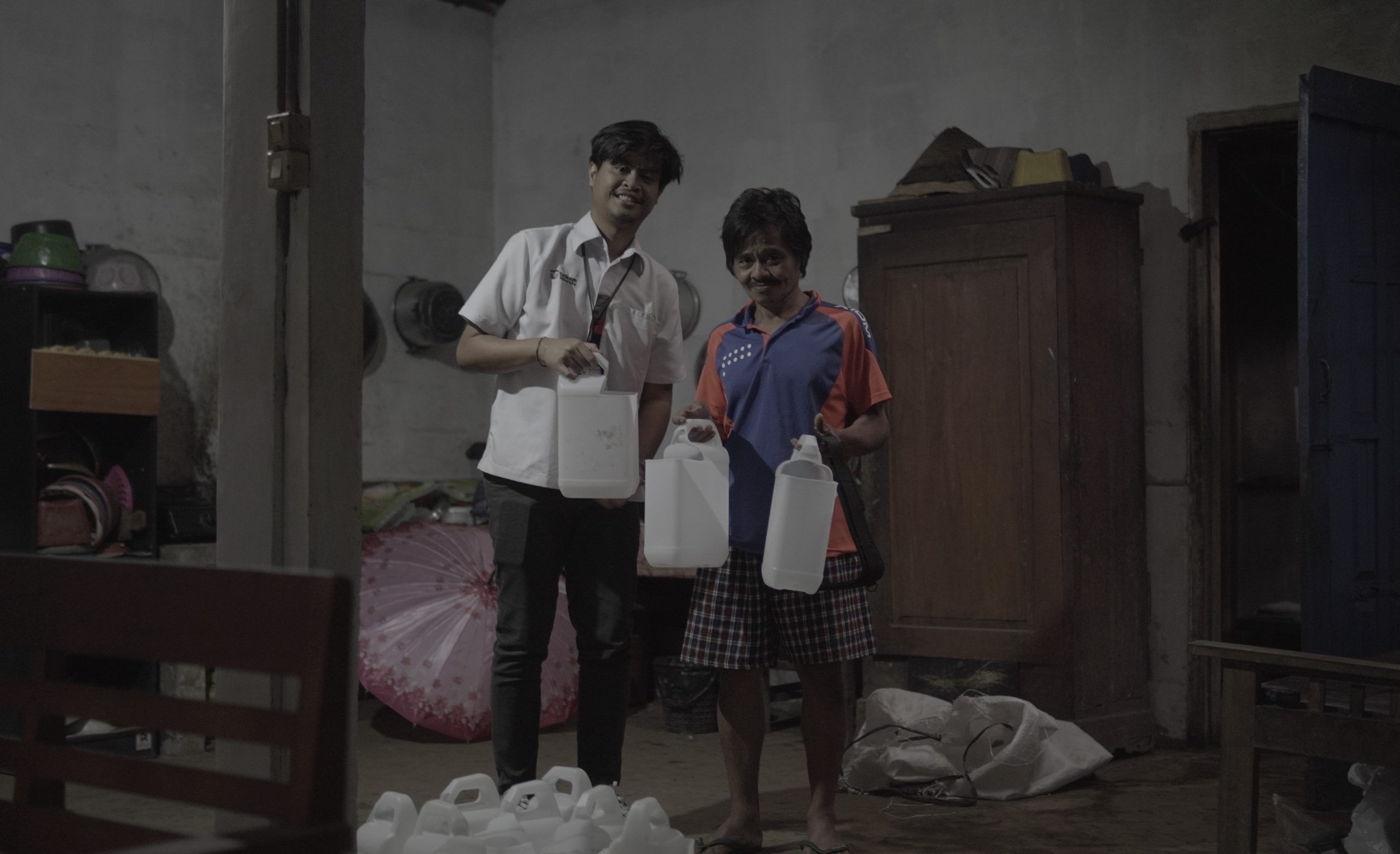 Telkom University Purwokerto Dukung Peningkatan Mutu dan Nilai Jual Gula Kelapa Gendis Asri Melalui Standarisasi Wadah Nira dan Kemasan Beridentitas Lokal