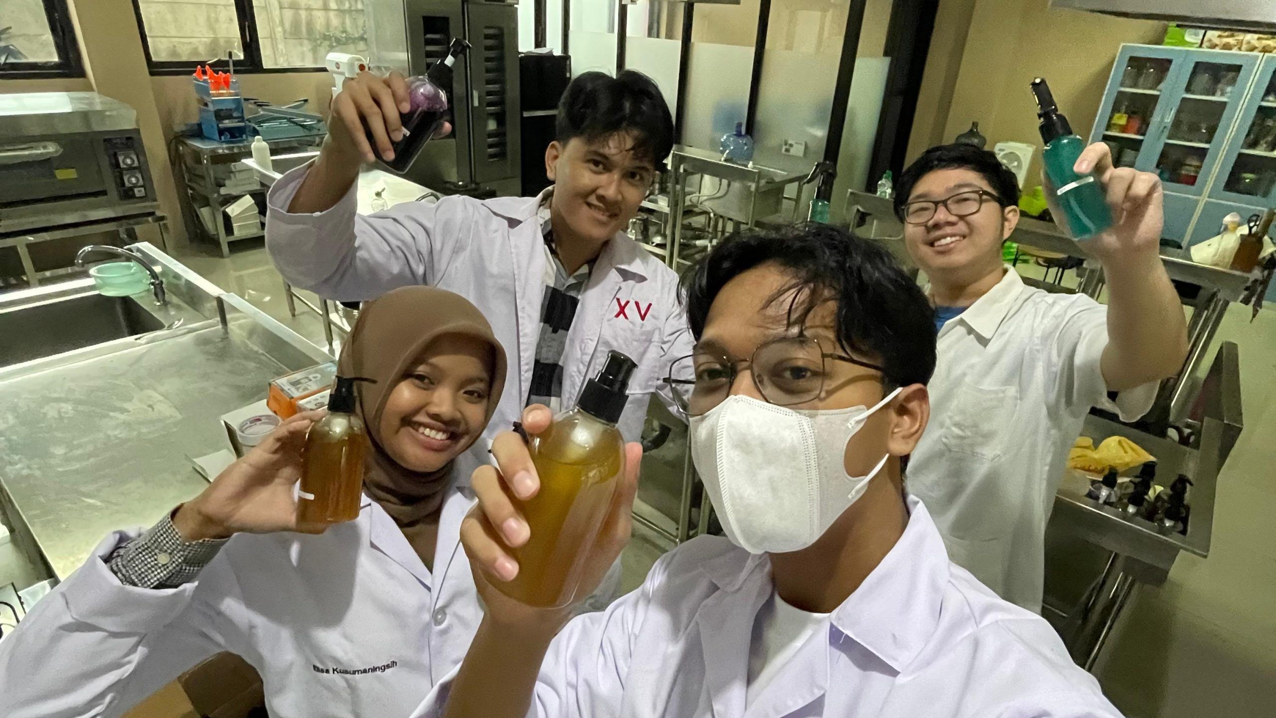 Mahasiswa Telkom University Purwokerto Kembangkan Produk Eco Enzyme…