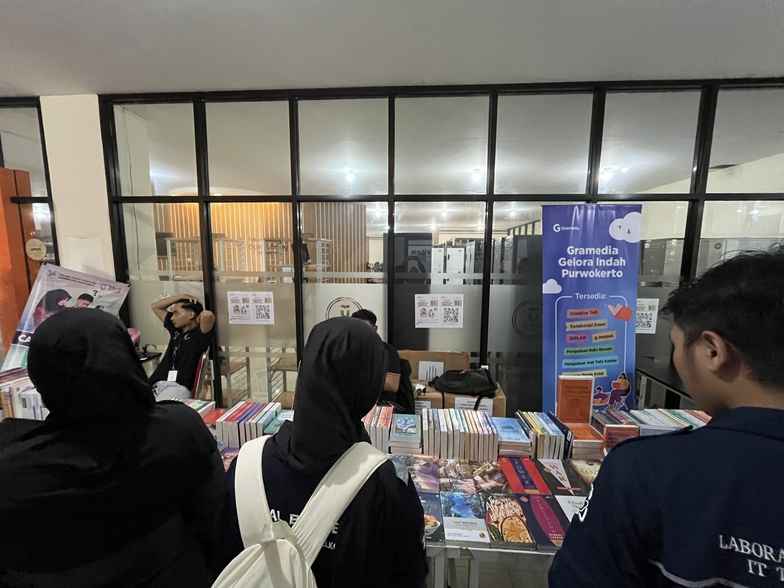 Open Library Telkom University Purwokerto Gandeng Gramedia Gelora Indah Purwokerto, Gelar Bazar Buku Dua Hari dengan Diskon Best Seller