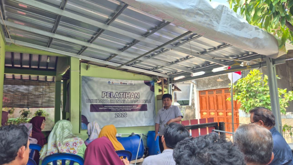 Dorong Kemandirian Lansia, Universitas Telkom Kenalkan Budidaya Ikan&hellip;