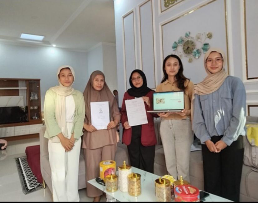 Dorong Digitalisasi UMKM Mamochi, Mahasiswa Telkom University Purwokerto Luncurkan Website E-Commerce untuk Tingkatkan Pemasaran Digital