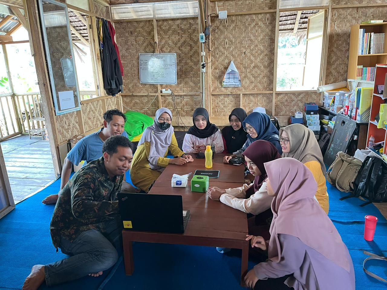 Buku Penghubung Digital Inovasi Dosen Telkom University Purwokerto Permudah Orang Tua Pantau Anak